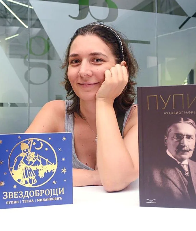 Александра Нинковић — српска ауторка и историчар науке